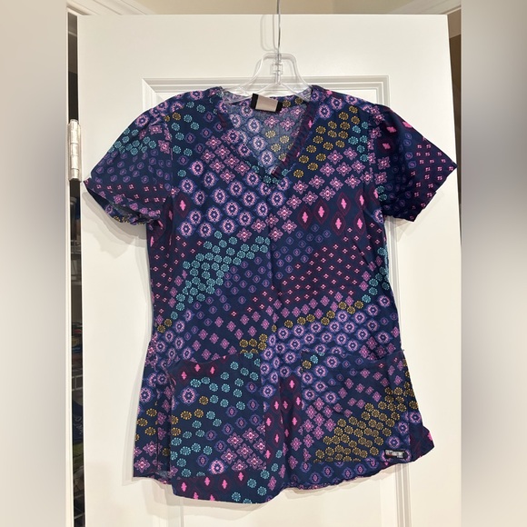 Grey’s Anatomy Scrub Top and Bottoms Bundle - Picture 5 of 7